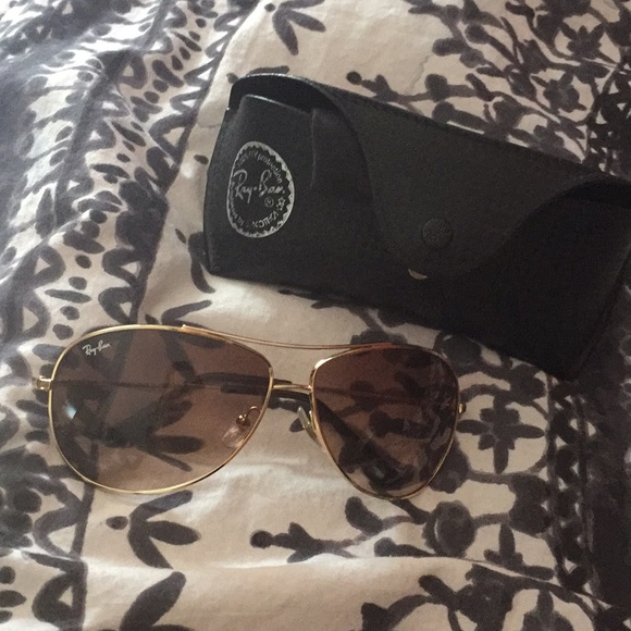 Ray Ban Gold Aviator - Picture 3 of 3